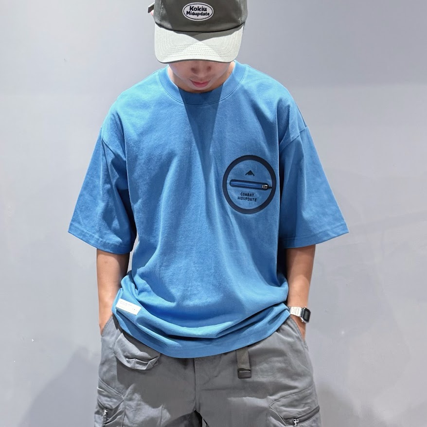 MIDUPDATE無縫壓膠口袋短T/天藍