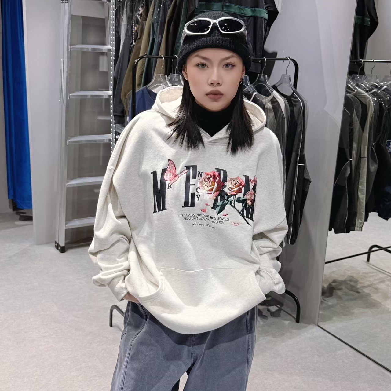 MEDM摺紙玫瑰刺繡帽T/灰白