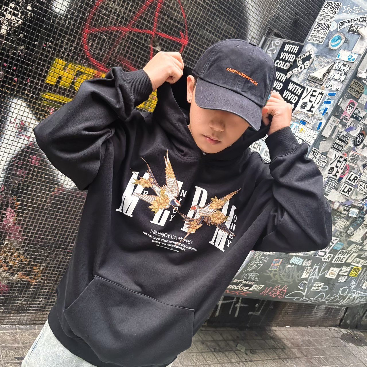 MEDM雙飛花瓣燕子帽T/黑